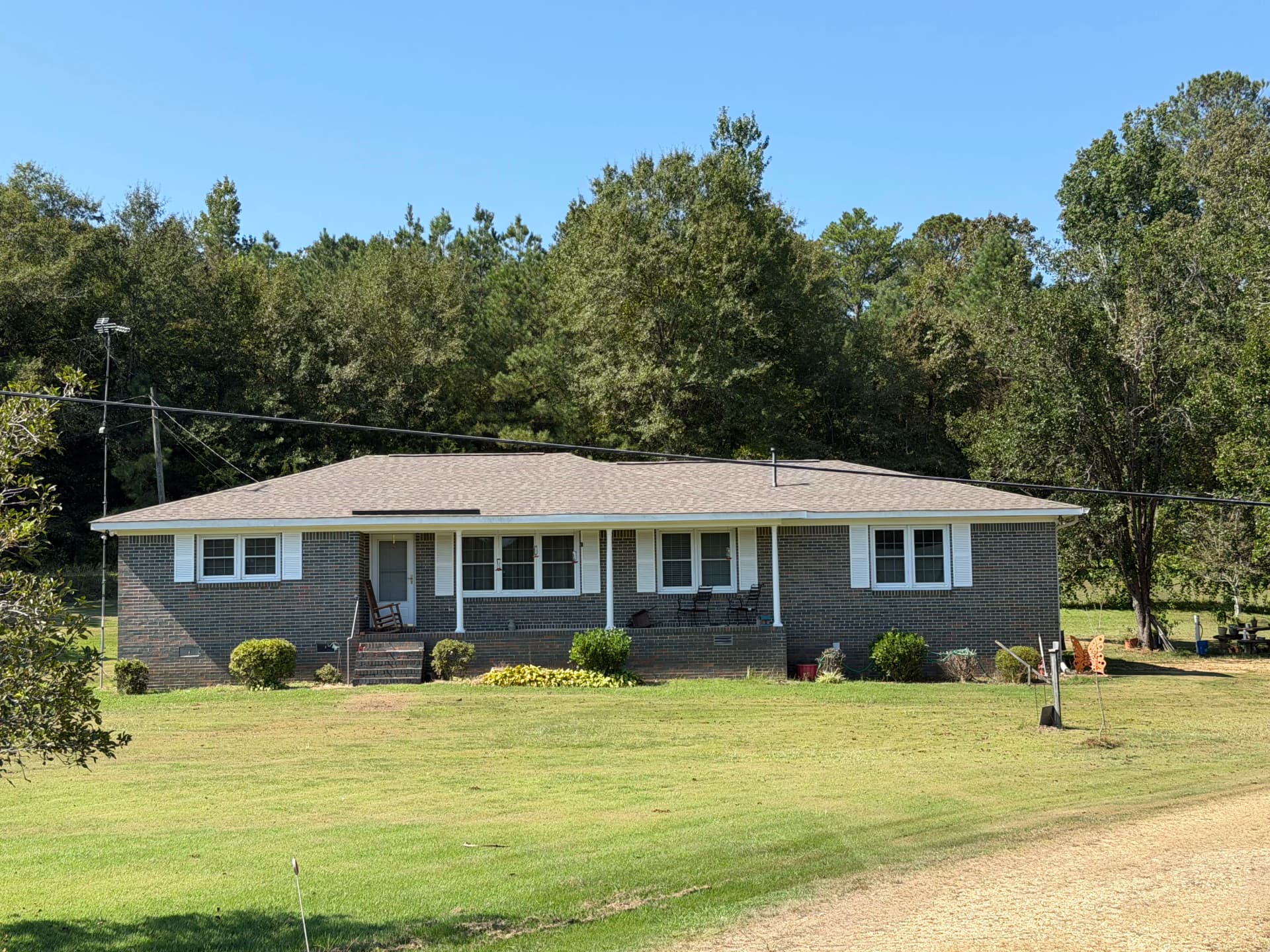 Fresh Shingle Roof on a Brick Ranch in Guin, AL image